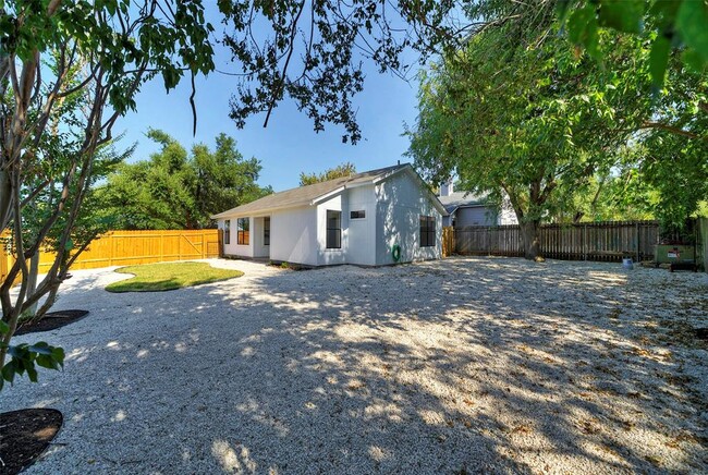 Building Photo - 12812 Heinemann Dr