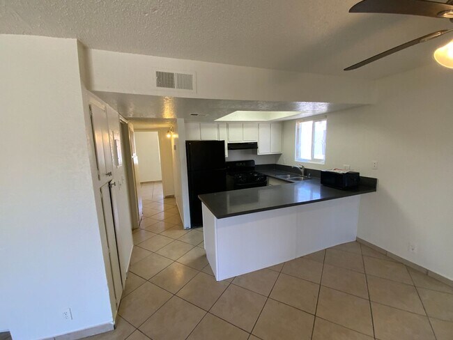 Foto del edificio - 6994 Issac Ave