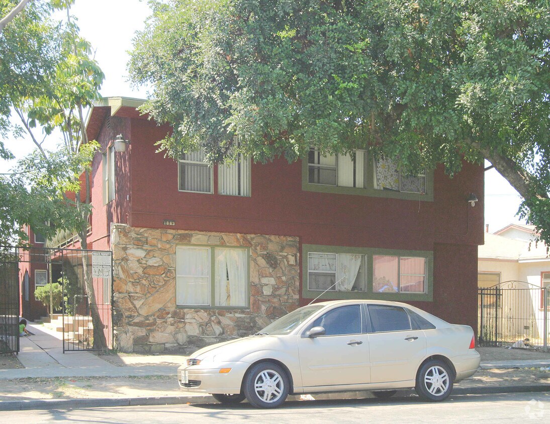 Building Photo - 1863 Pine Ave