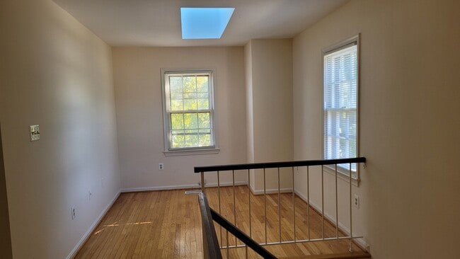 Foto del edificio - 7865 Parthian Ct