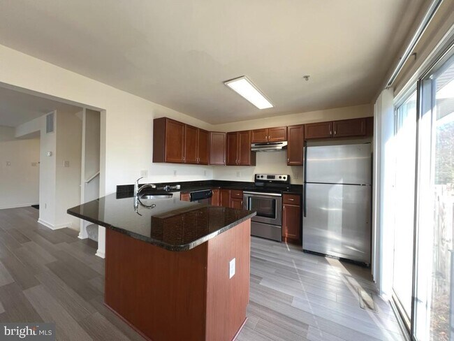 Foto del edificio - 707 Horse Chestnut Ct