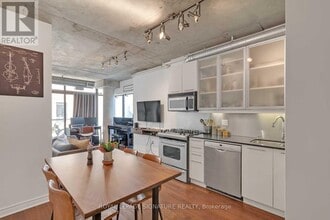 Building Photo - 533 Richmond St W