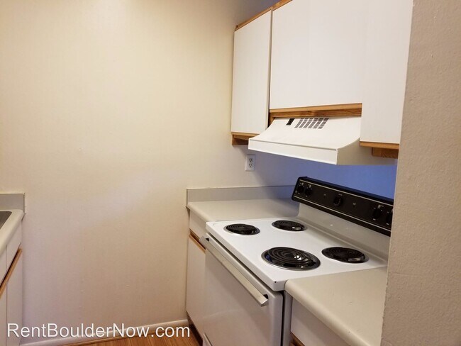 Foto del edificio - 1705 Marine St