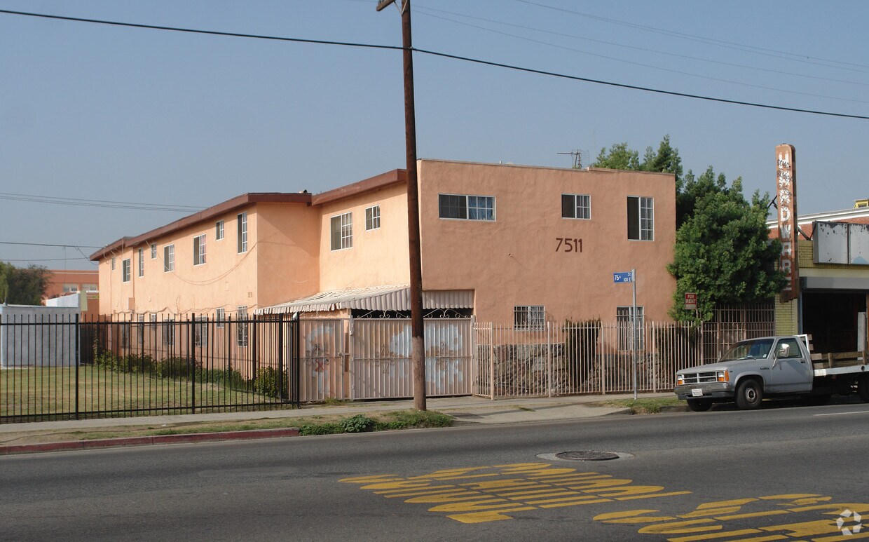 Building Photo - 7511 S Main St