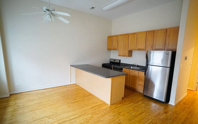 Building Photo - 2849 N Lincoln Ave
