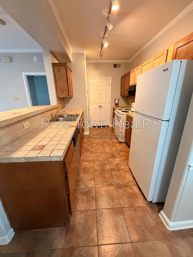 Building Photo - 641 Gookin Pl