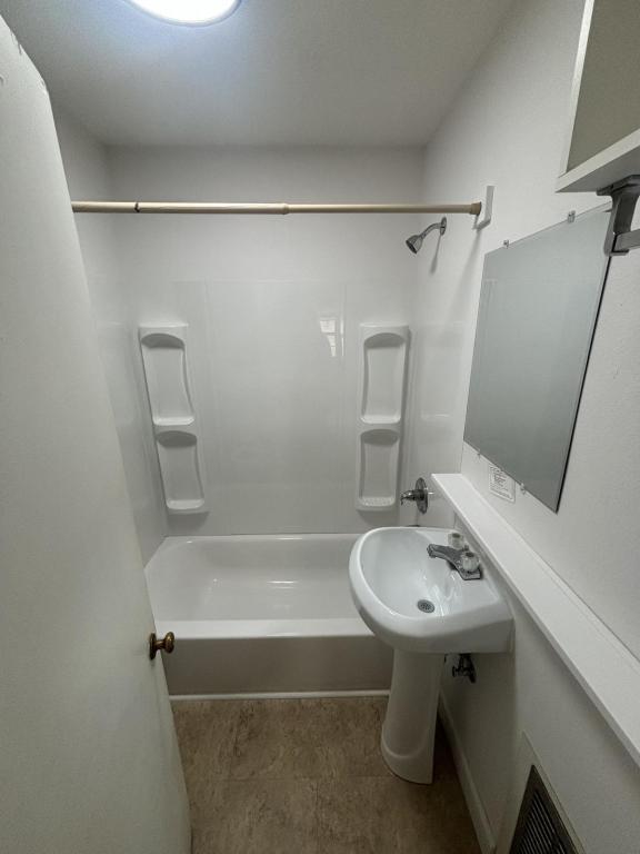 Building Photo - 1527 Cranfield Rd