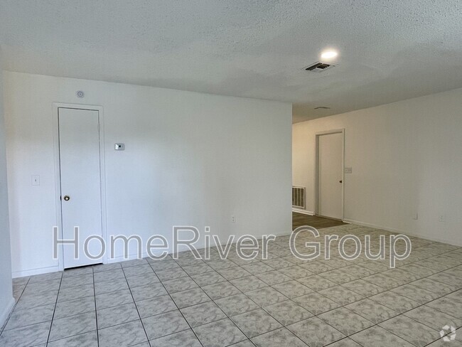 Building Photo - 417 Cart Ct