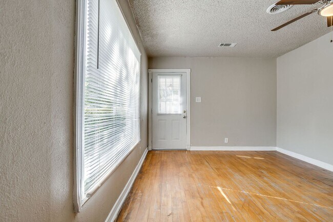 Foto del edificio - 3109 Dogwood Park Dr