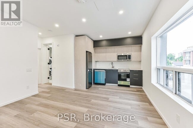 Building Photo - 1989 Yonge St