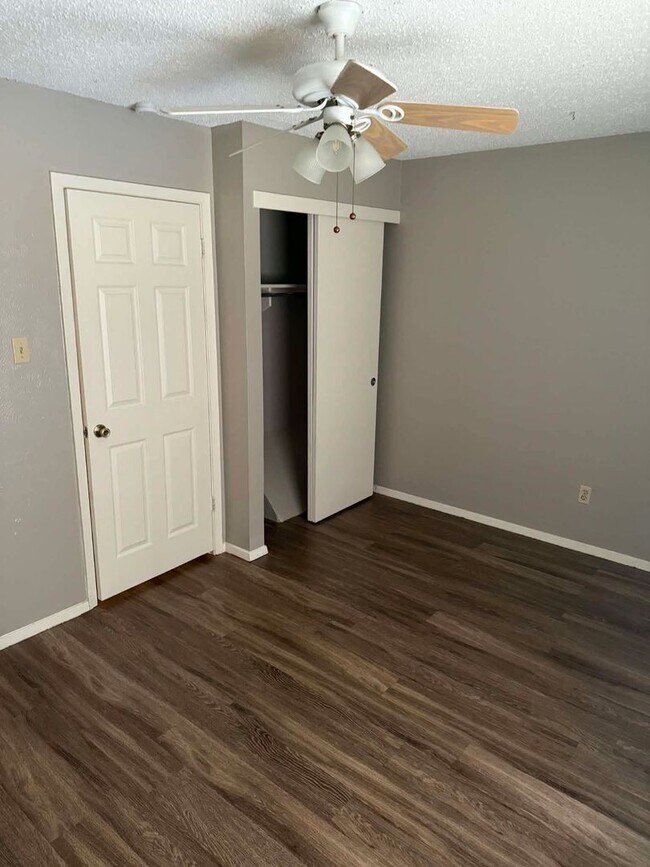 Building Photo - 3735 Kriss Dr