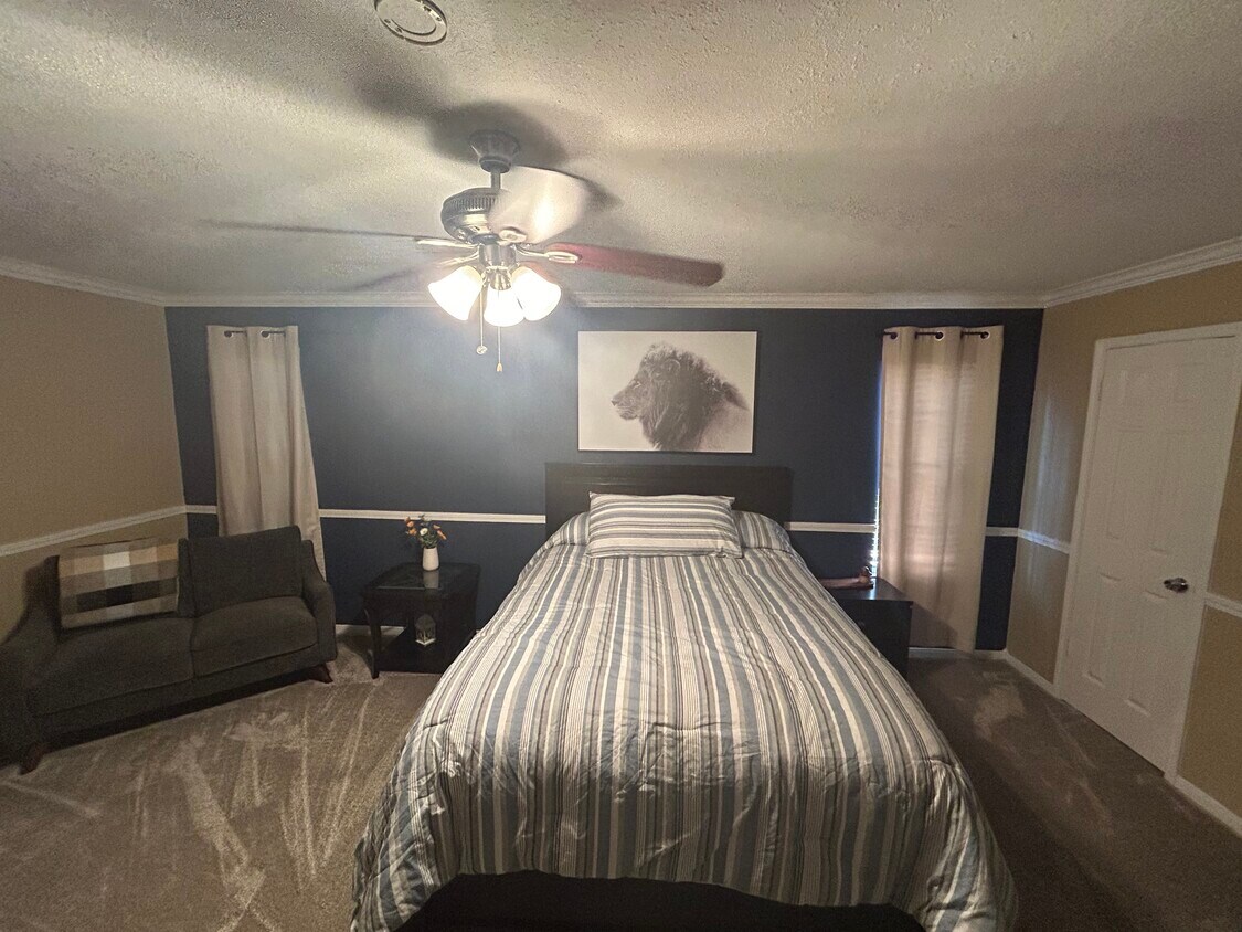 Foto principal - 11807 Cedarcliff Dr