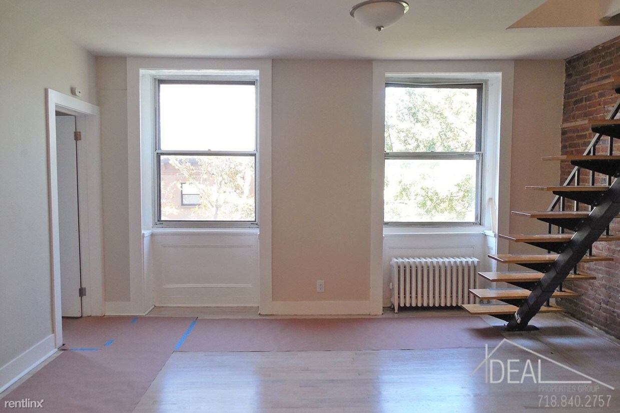 Primary Photo - 207 Clinton St