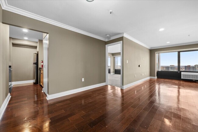 Foto del edificio - 300 Riverfront Dr