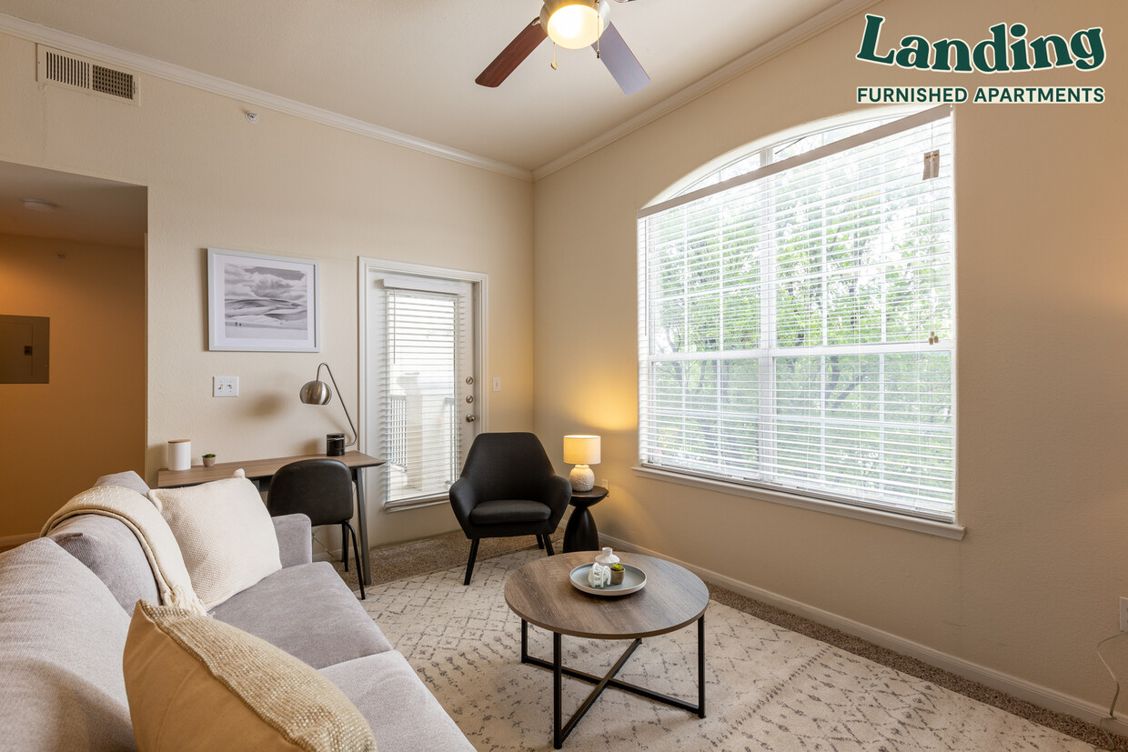 Foto principal - 901 Lakeside Cir