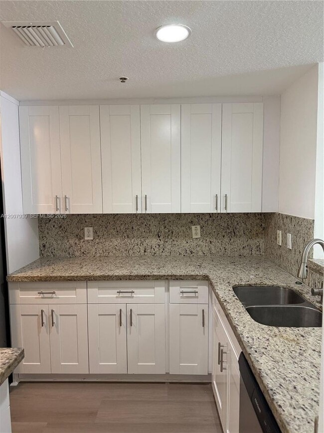 Foto del edificio - 6500 NW 114th Ave