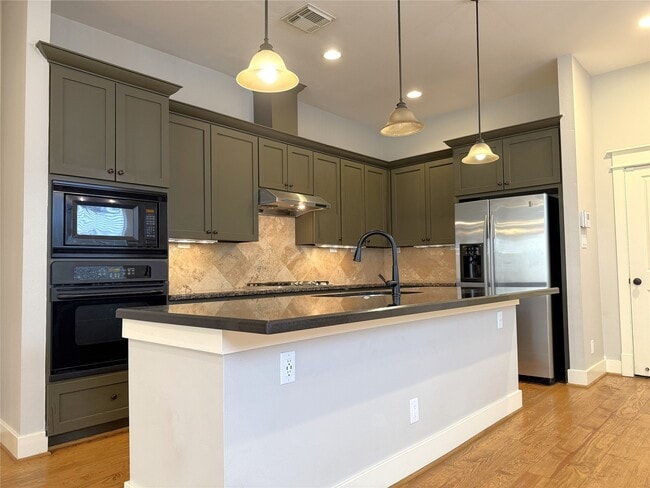 Building Photo - 5237 Center St