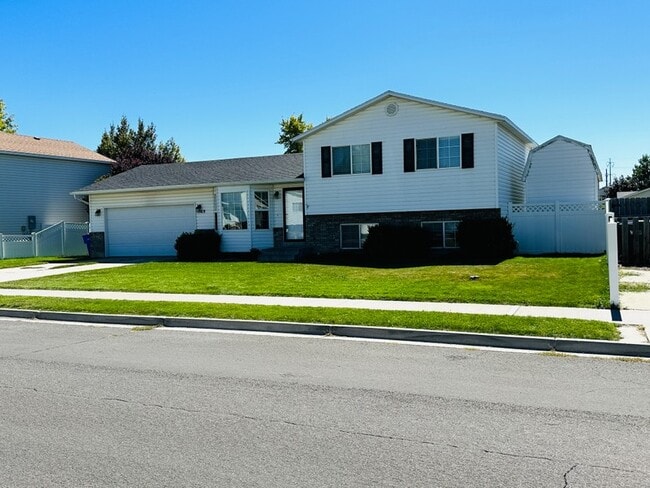 Building Photo - 1569 W 400 S