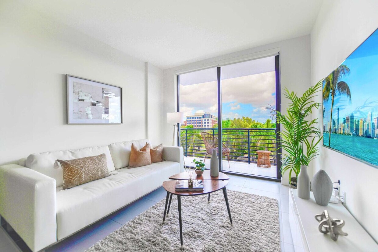 Foto principal - 5350 NW 84th Ave
