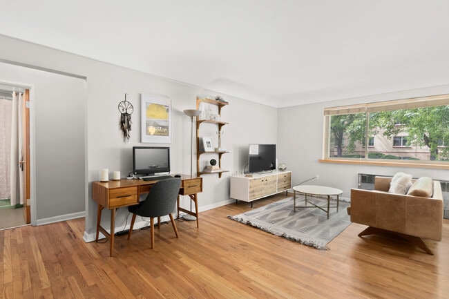 Main room 2 - 1175 N Emerson St