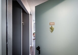 Building Photo - 411 Lakewood Cir