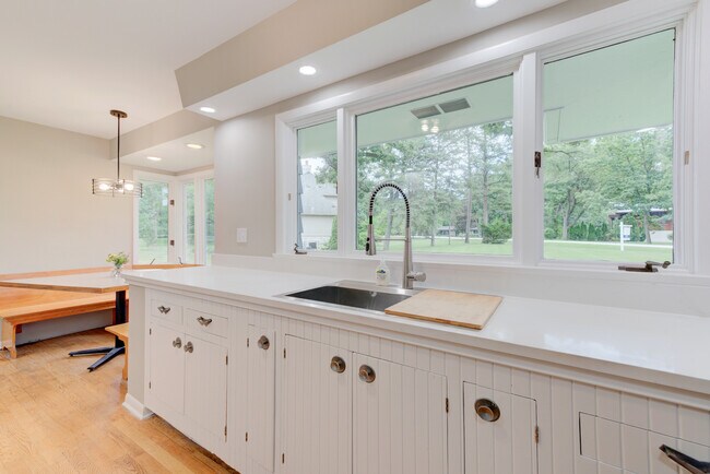 Foto del edificio - 24W360 Hemlock Ln