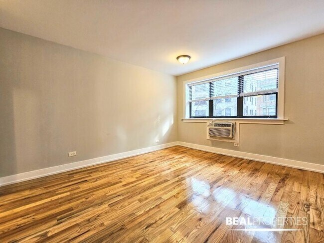 Building Photo - 0 bedroom in CHICAGO IL 60657