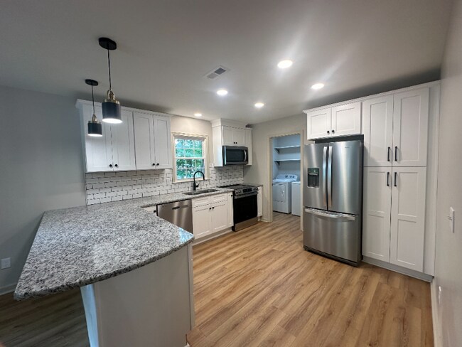 Foto del edificio - 2440 Cottage Pl