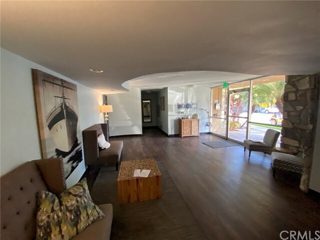 Foto del edificio - 2033 E 3rd St