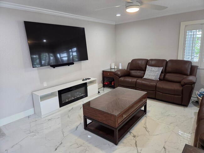 Building Photo - 2460 Deer Creek Country Club Blvd