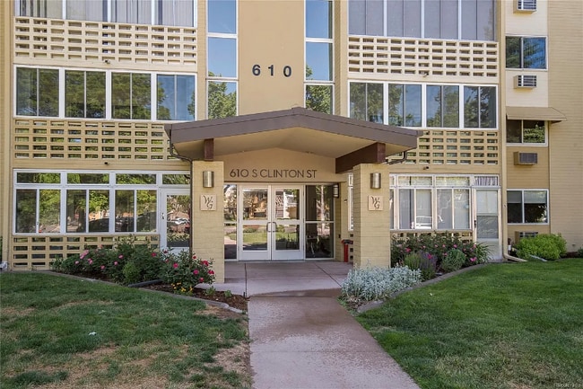 Building Photo - 610 S Clinton St