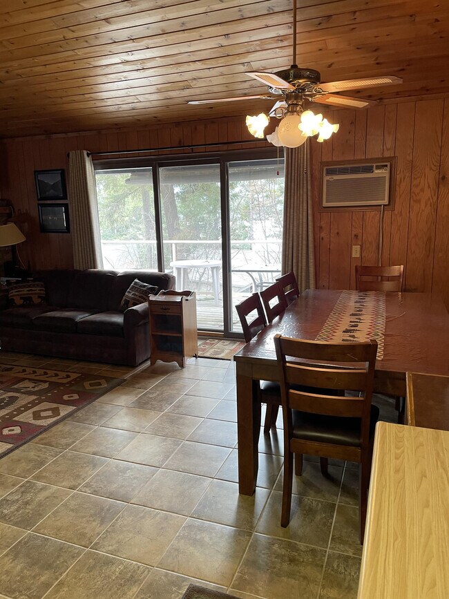 Building Photo - 300 Bay Point Dr