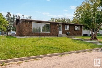 Building Photo - 4819 Lakeshore Dr