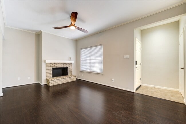 Building Photo - 726 Bering Dr
