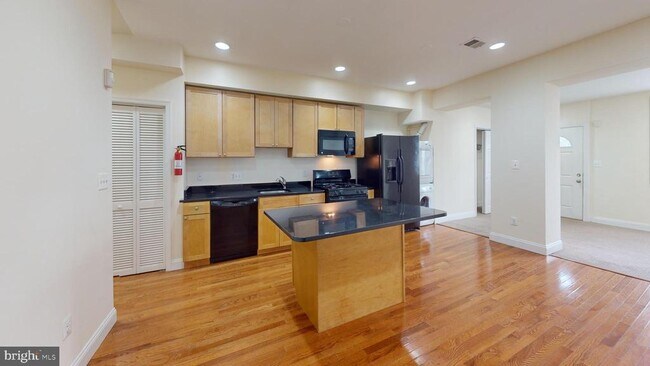 Foto del edificio - 1706 West Virginia Ave NE