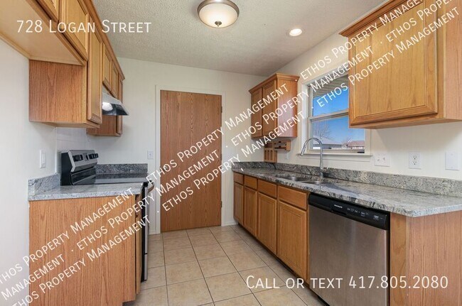 Foto del edificio - 728 E Logan St