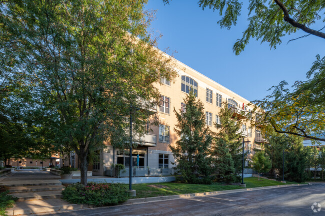 Building Photo - Summit Lofts