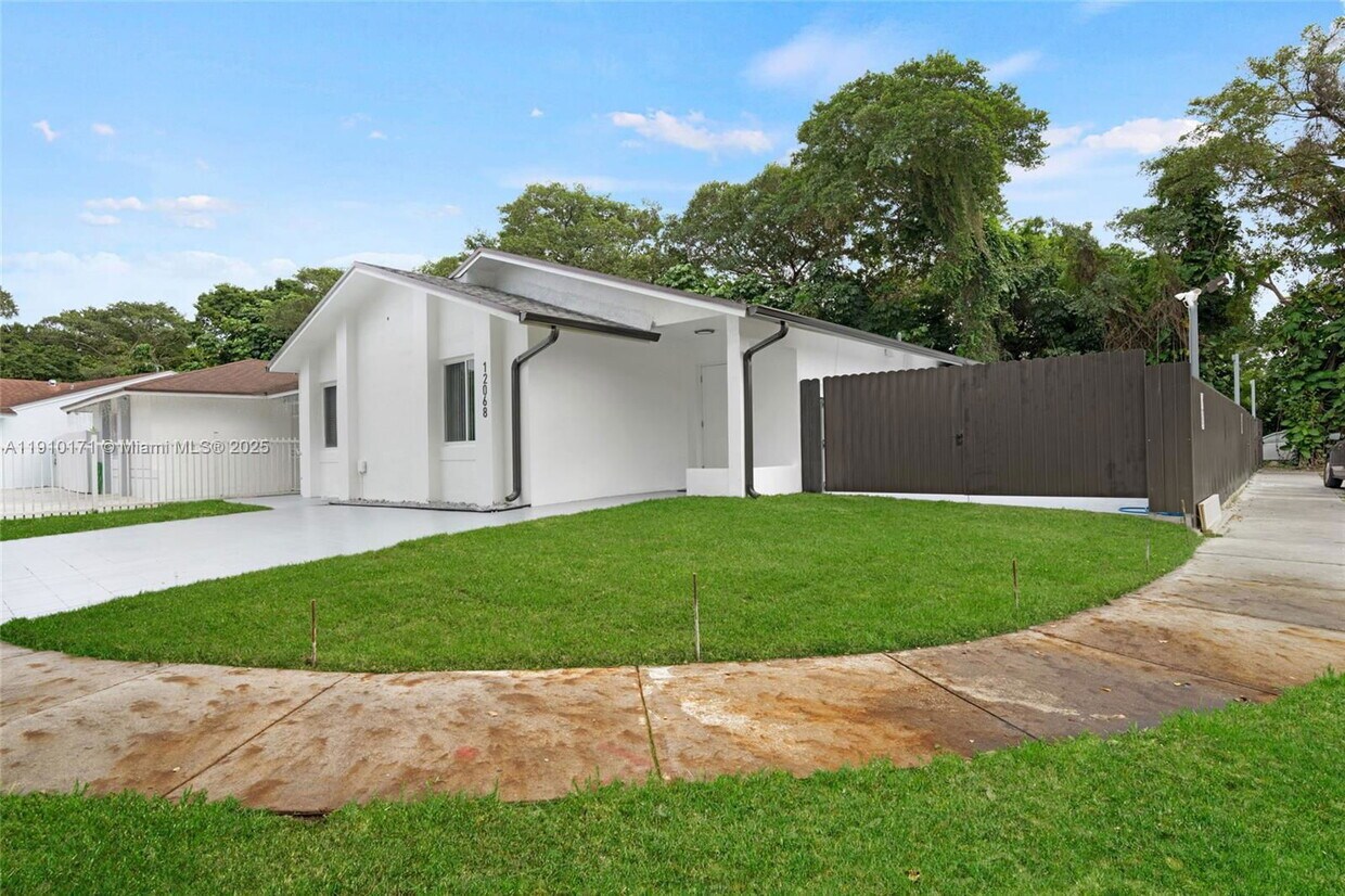 Foto principal - 12068 SW 211th St