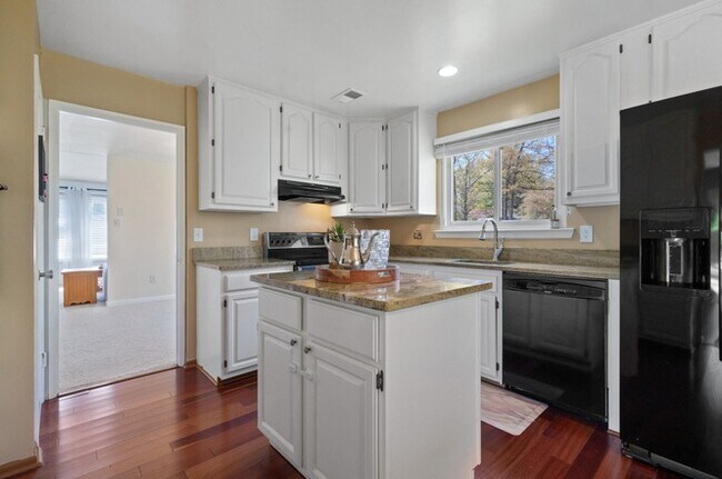 Foto del edificio - 1513 Millikens Bend Rd