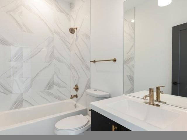 Foto del edificio - 3 bedroom in Chicago IL 60642