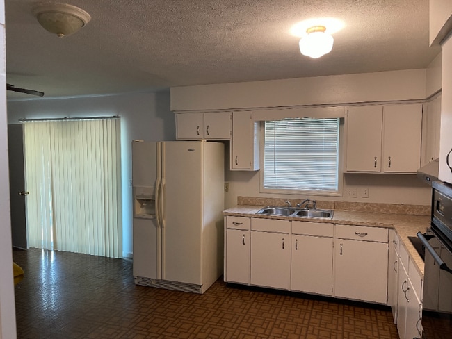 Building Photo - 1623 Huffman Dr