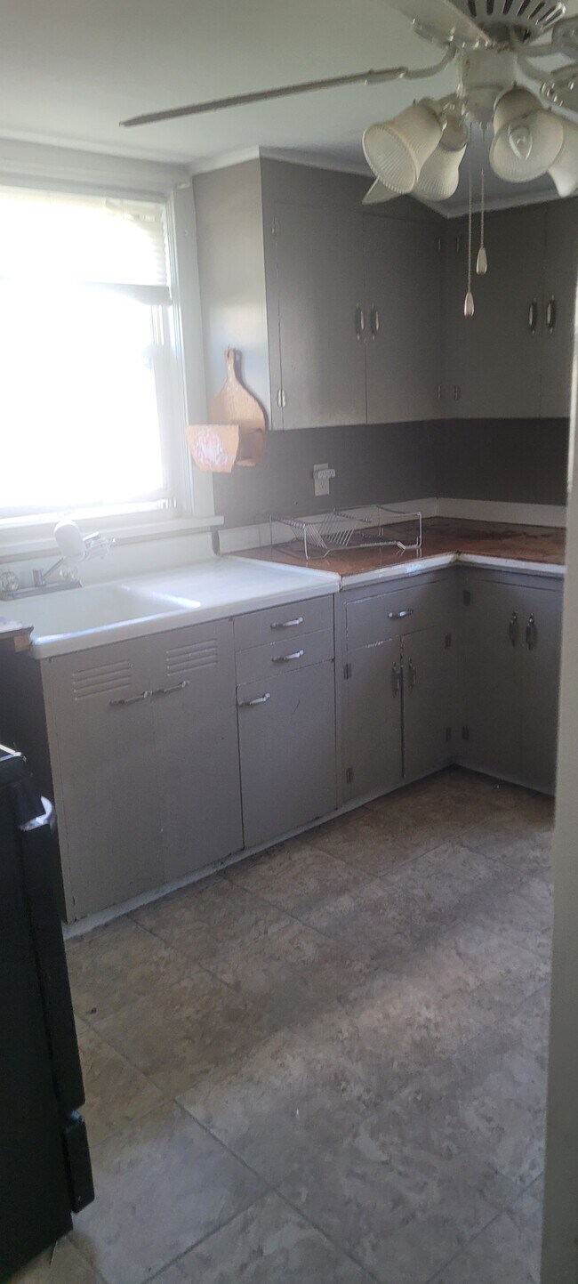 KITCHEN - 46 Monahan Ct