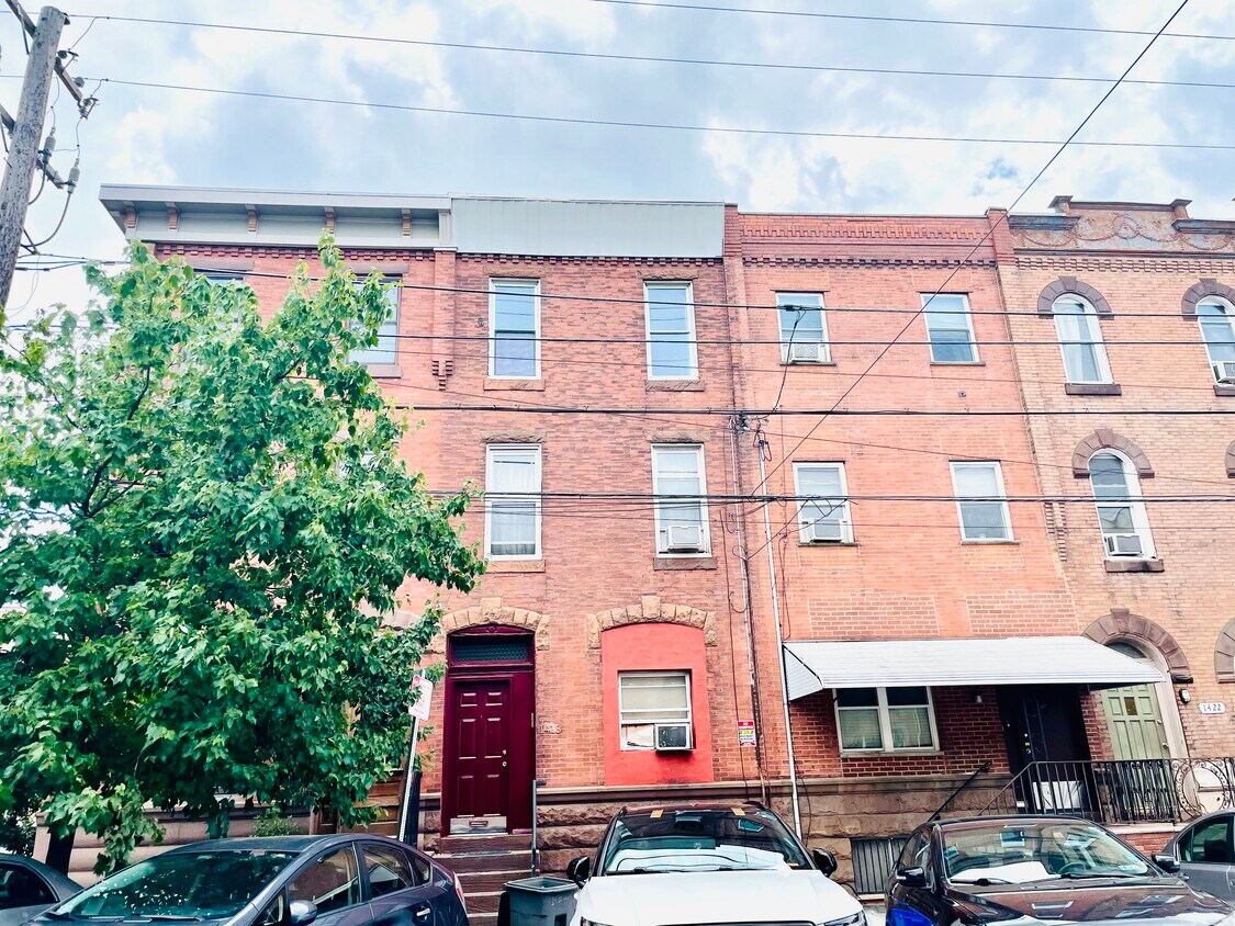 outside - 1418 Wolf St