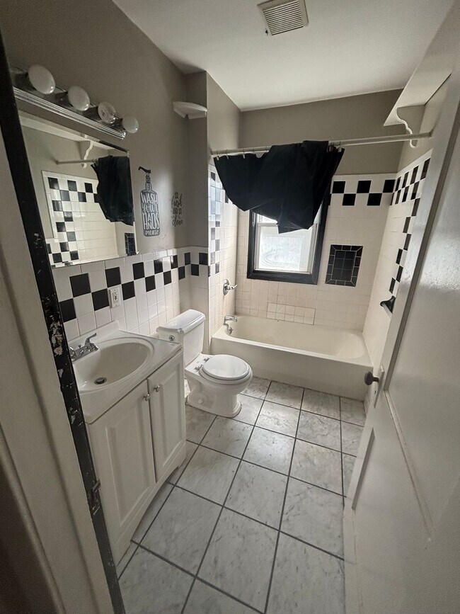 Foto del edificio - 310 Crestwood Ave