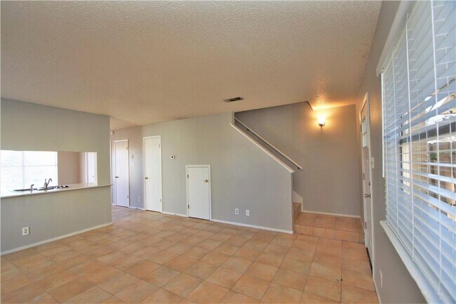 Foto del edificio - 8109 Dunn St