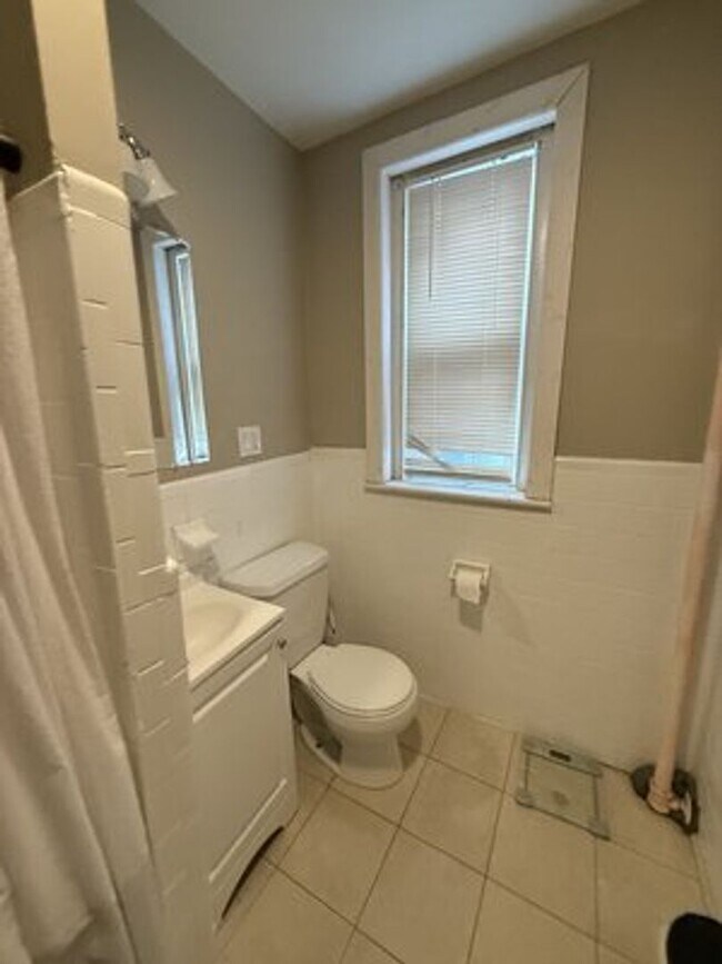 Foto del edificio - KENMORE 2 Bedroom Apt. - 9/1/26 (NO BROKER FEE)