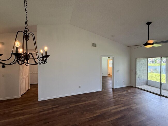 Foto del edificio - 13531 Summerton Dr