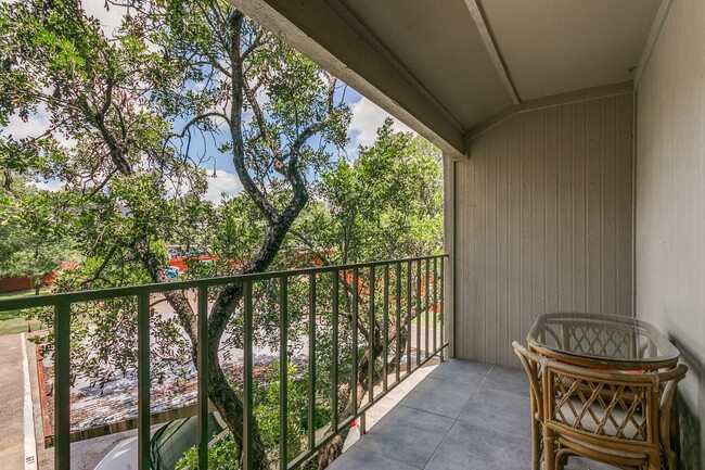 Foto del edificio - 7711 Callaghan Rd