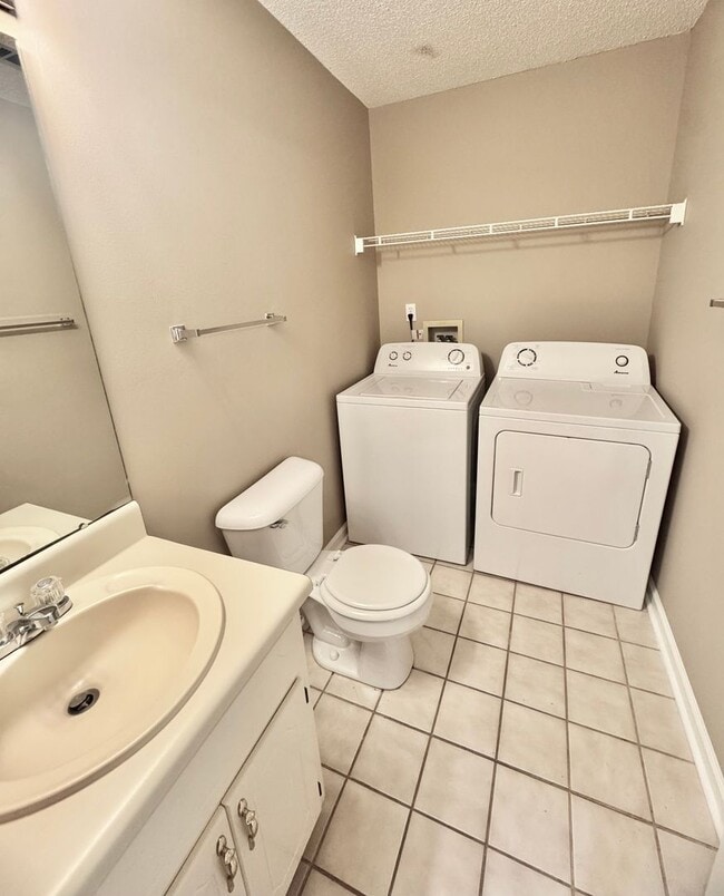 Building Photo - 74 Woodfield Pl