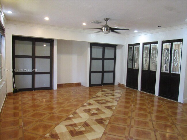 Foto del edificio - 6550 McKinley St